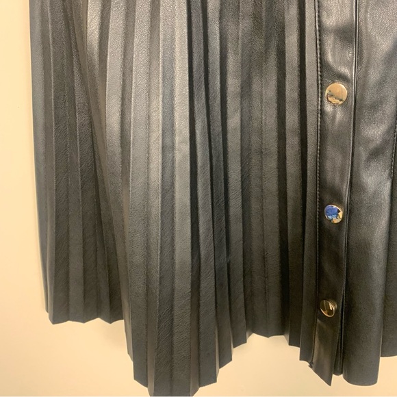 ZARA Vegan Faux Leather Side Gold Button Pleated Skirt - Picture 9 of 13